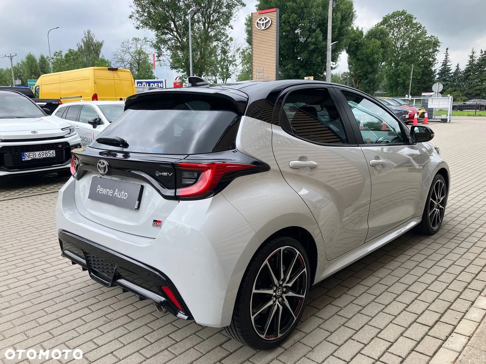 Toyota Yaris Hybrid 1.5 GR Sport - 11
