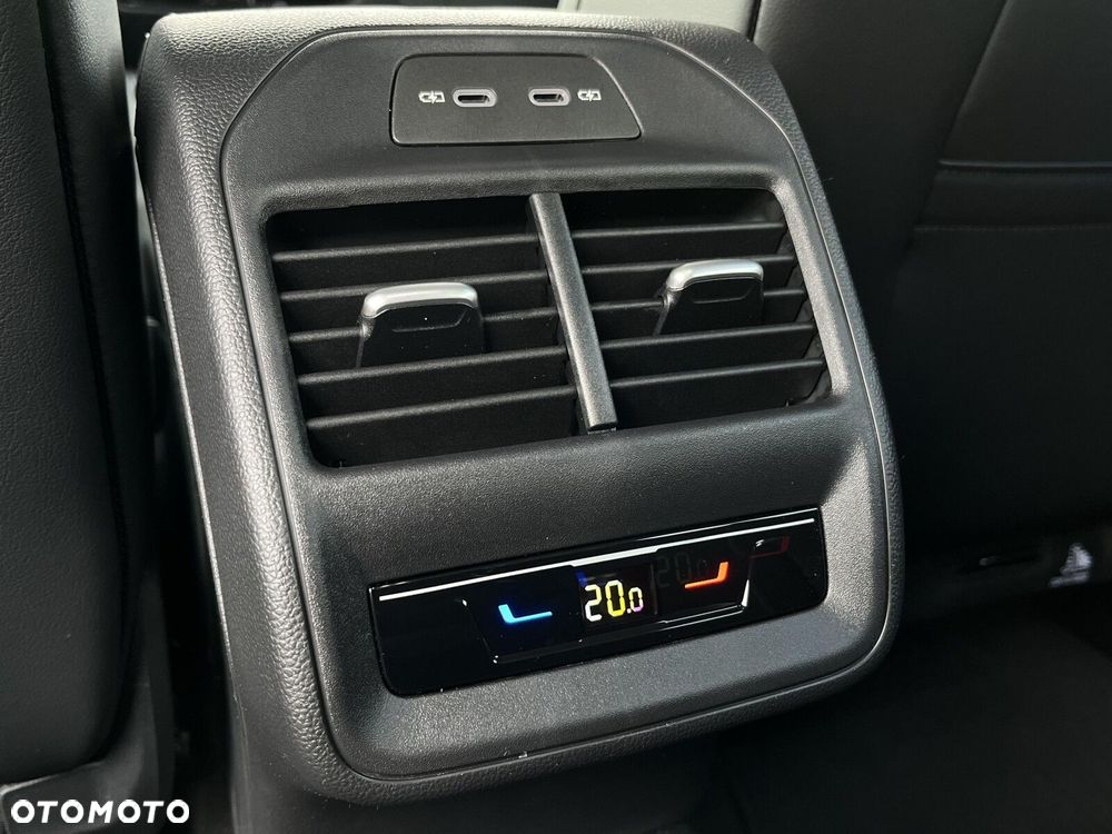Volkswagen Passat Variant 2.0 TSI Elegance DSG - 29