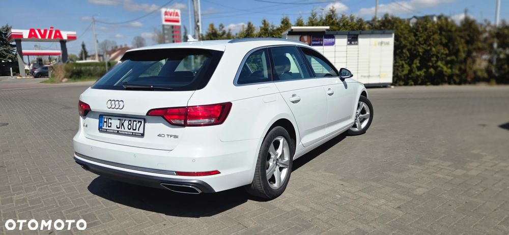 Audi A4 Avant 40 TFSI S tronic - 14