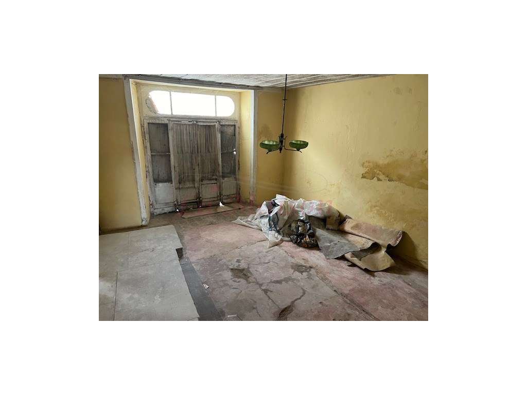 Prédio T7 para Recuperar em São Julião do Tojal - Grande imagem: 3/21