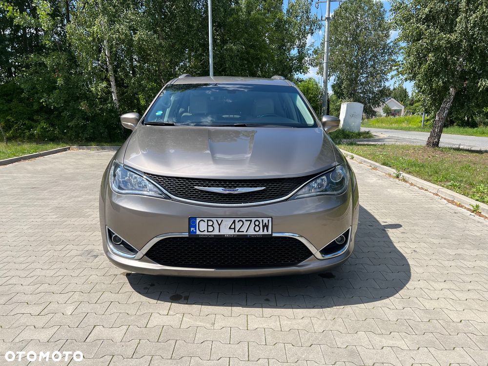 Chrysler Pacifica - 3