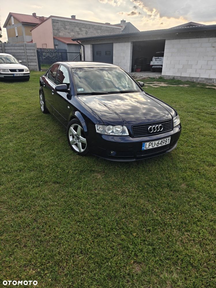 Audi A4 Limousine - 1