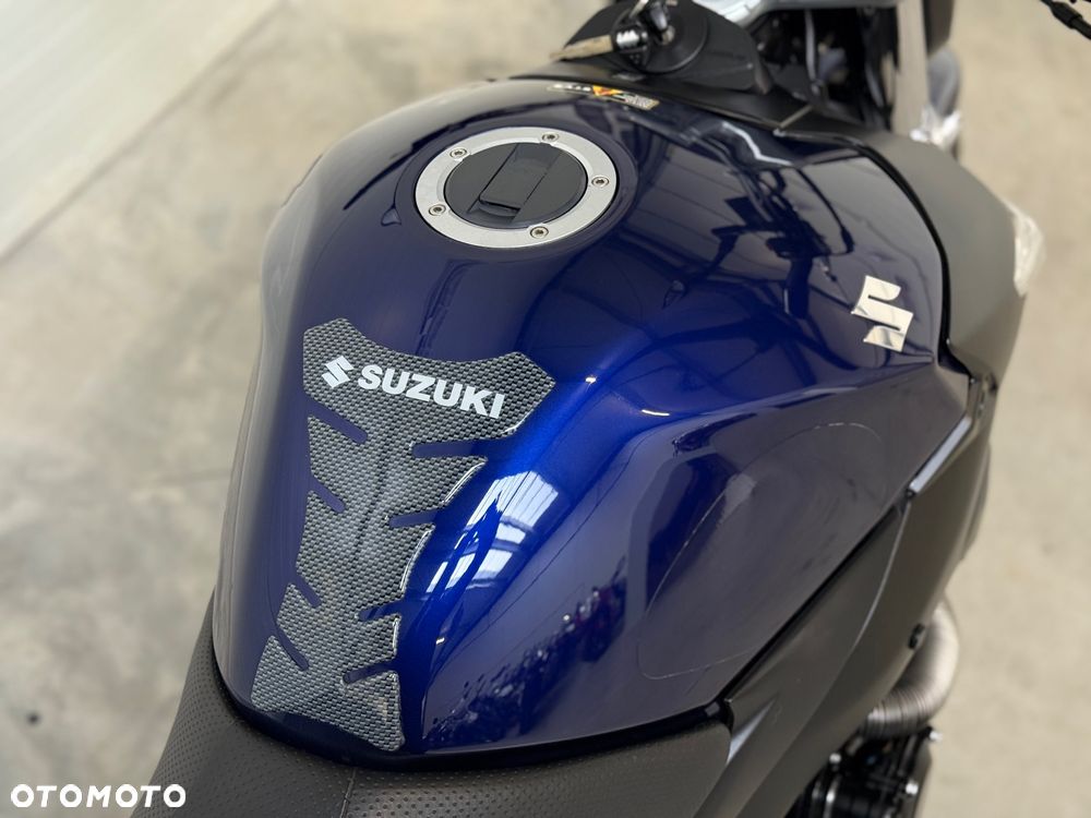 Suzuki GSR - 20