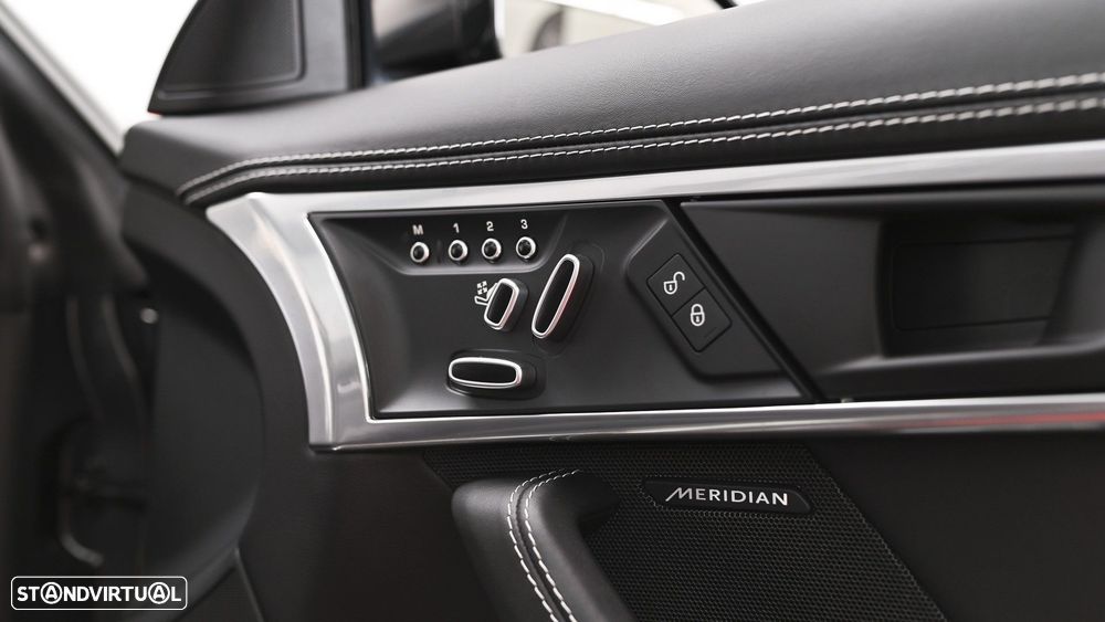 Jaguar F-Type 2.0 i4 Chequered Flag - 44