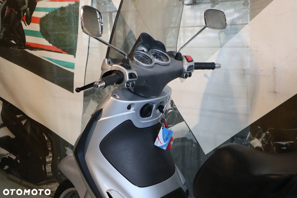 Piaggio Beverly - 8
