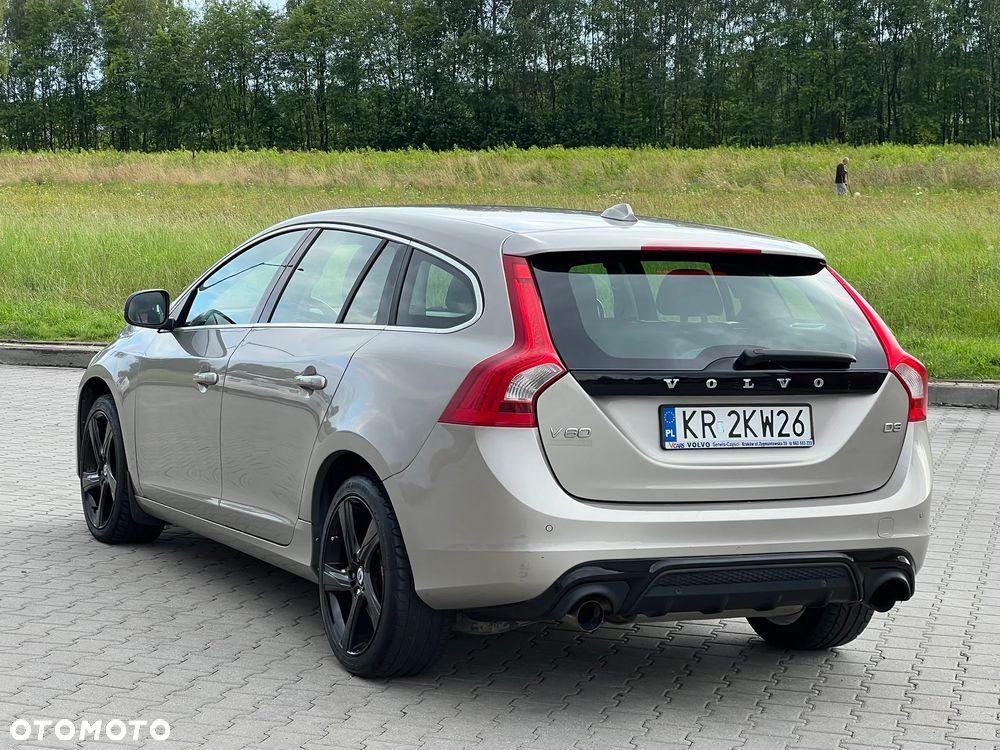 Volvo V60 D3 R-Design - 5