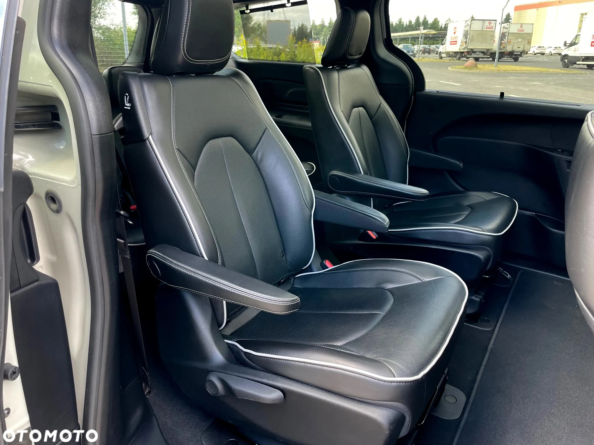 Chrysler Pacifica - 12
