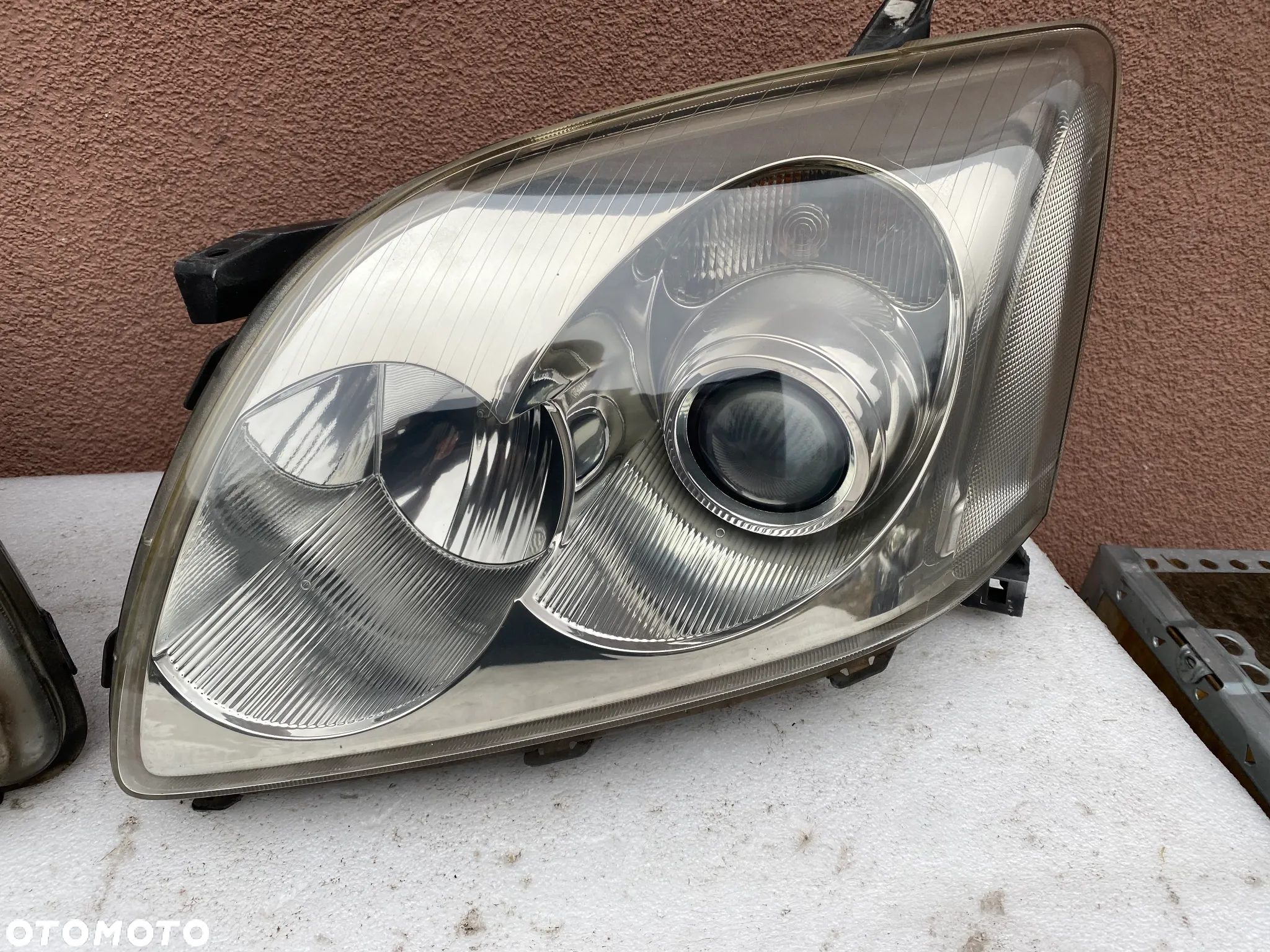 lampy avensis T25 komplet EU całe - 3