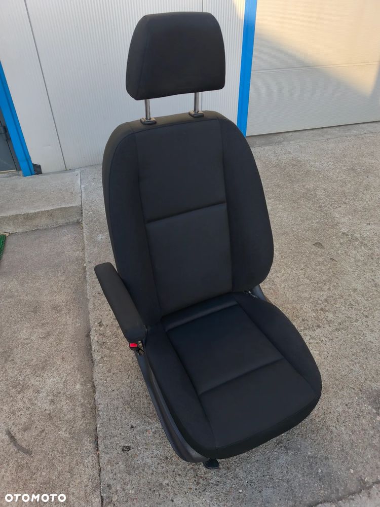 Fotel kierowcy lewy Sprinter 907 - 1