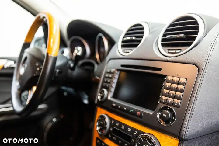 Mercedes-Benz GL 500 4Matic 7G-TRONIC - 24