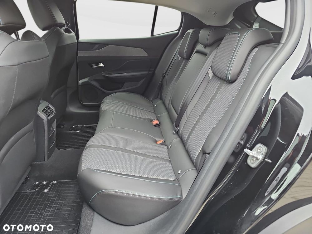 Peugeot 408 - 23