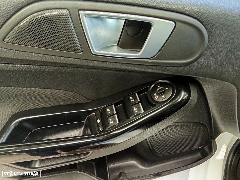 Ford Fiesta 1.0 EcoBoost Hybrid S&S TITANIUM - 12