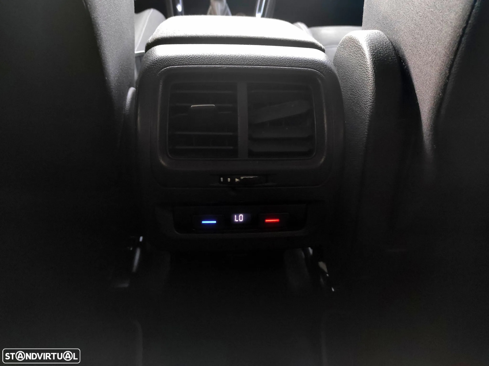 VW Touran 1.6 TDI Highline DSG - 27
