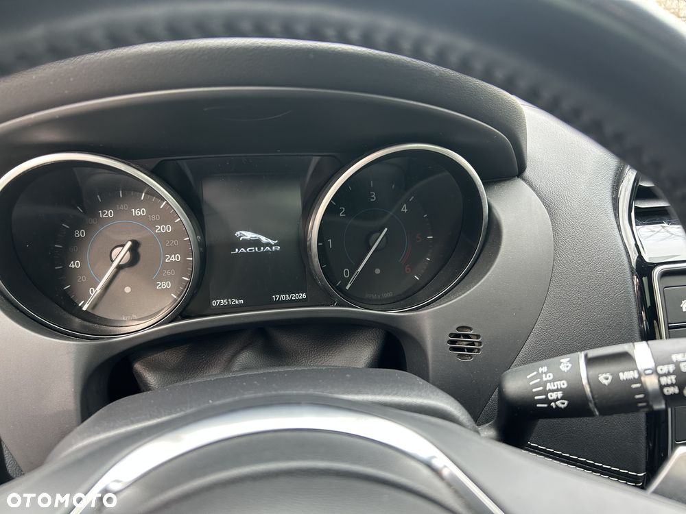 Jaguar F-Pace 2.0 i4D AWD R-Sport - 32