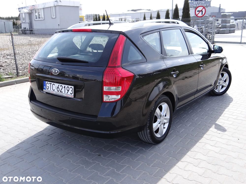 Kia Ceed - 4