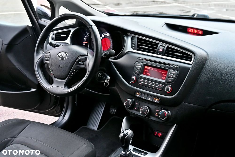 Kia Ceed 1.4 CVVT Dream-Team Edition - 36