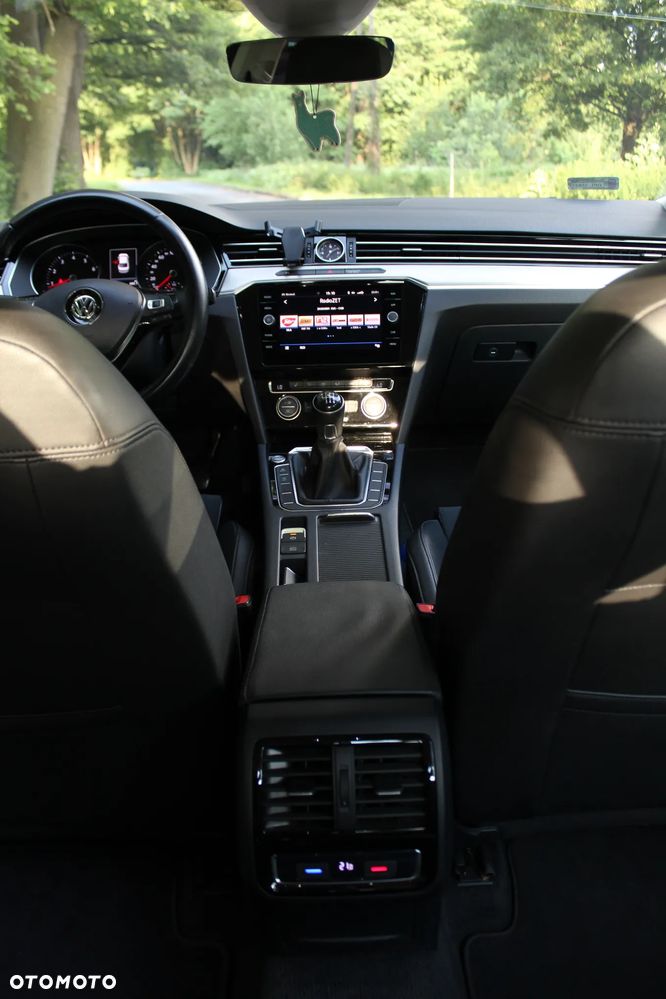 Volkswagen Passat - 16