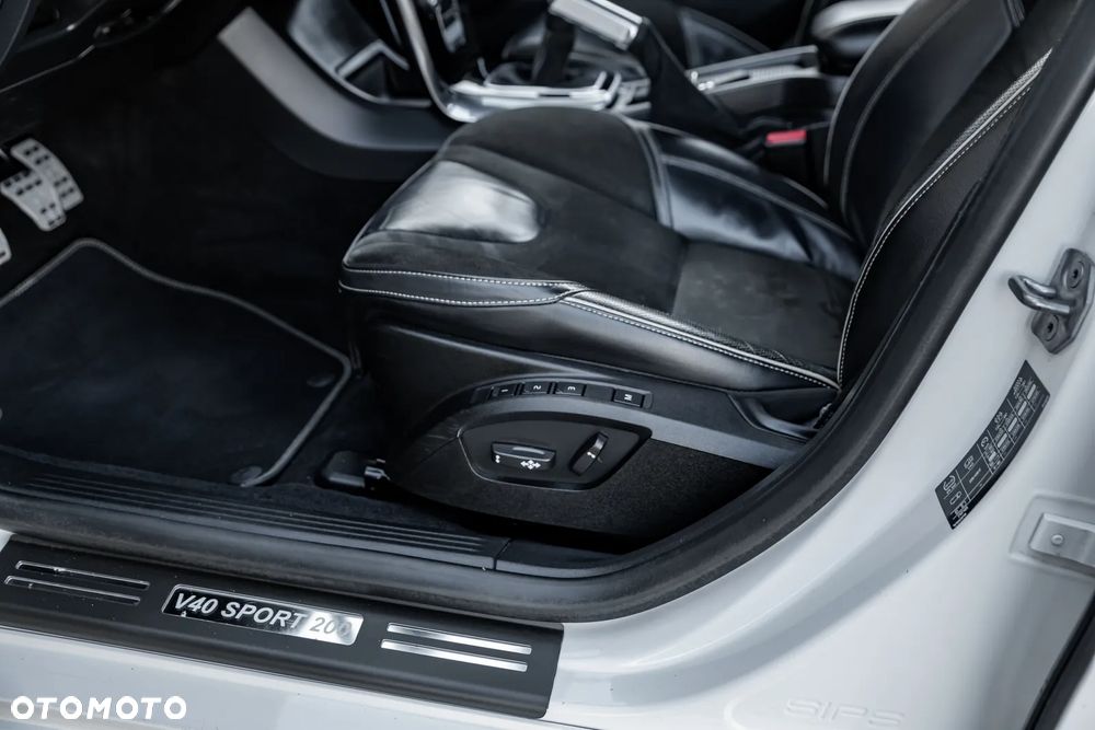 Volvo V40 T4 R Design - 17