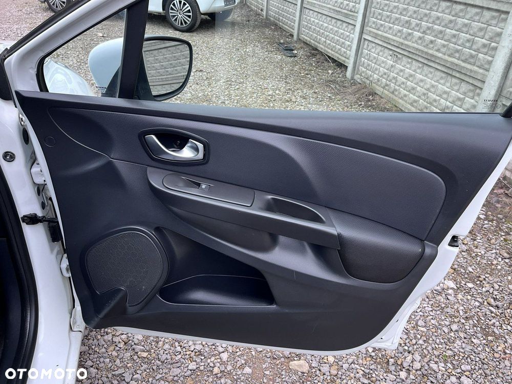 Renault Clio 1.2 16V Alize - 19