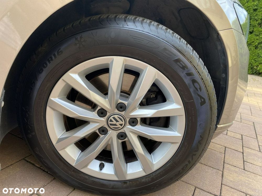 Volkswagen Passat - 36