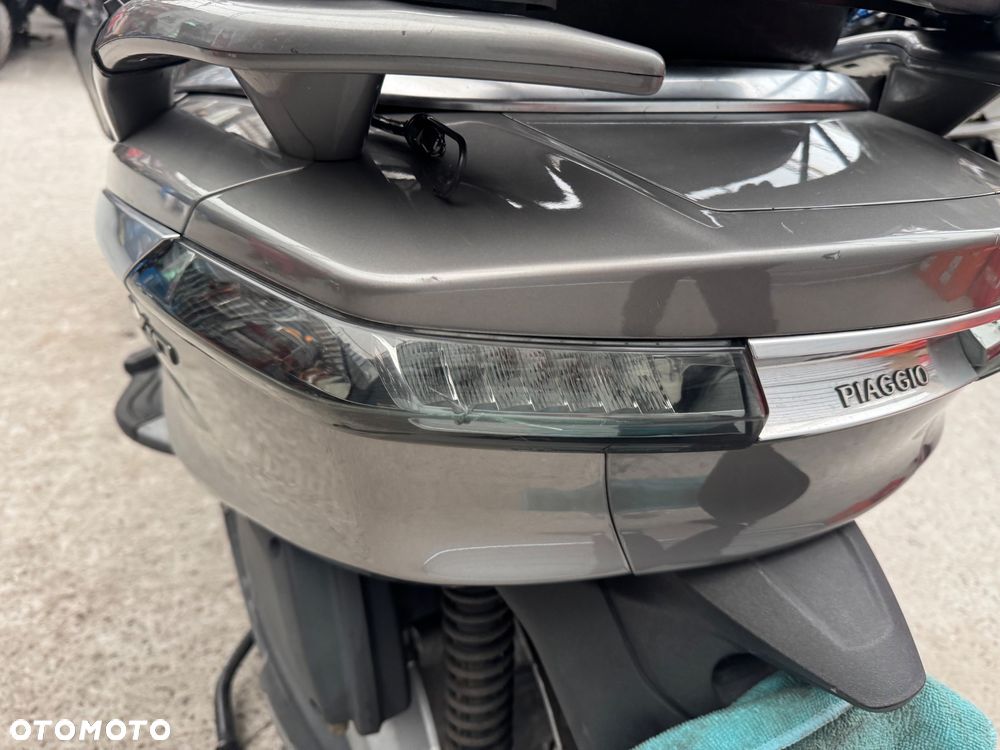 Piaggio X10 - 10