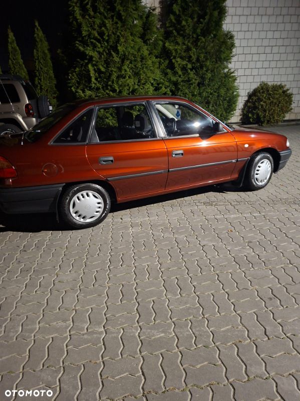 Opel Astra 1.4 GL - 2