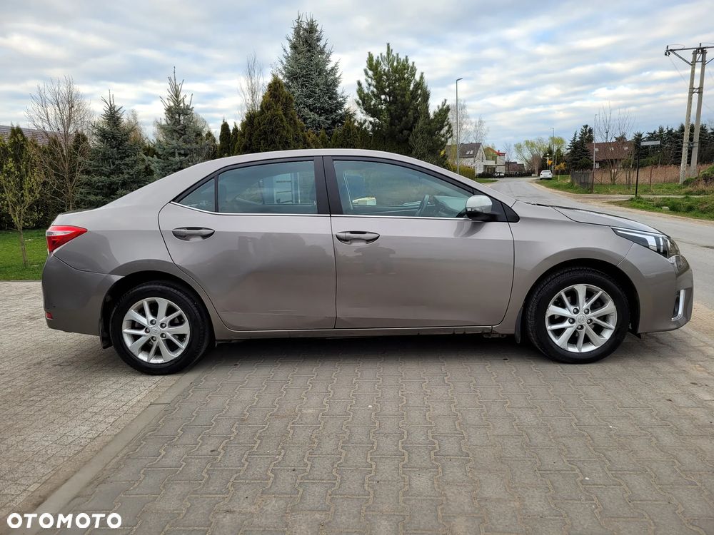 Toyota Corolla 1.6 Premium + - 7