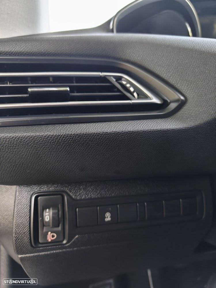 Peugeot 308 SW 1.2 PureTech Style - 17