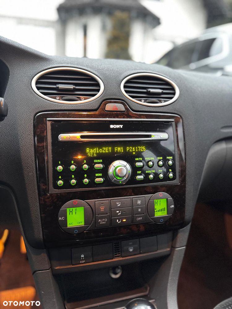 Ford Focus 1.6 16V Ghia - 7