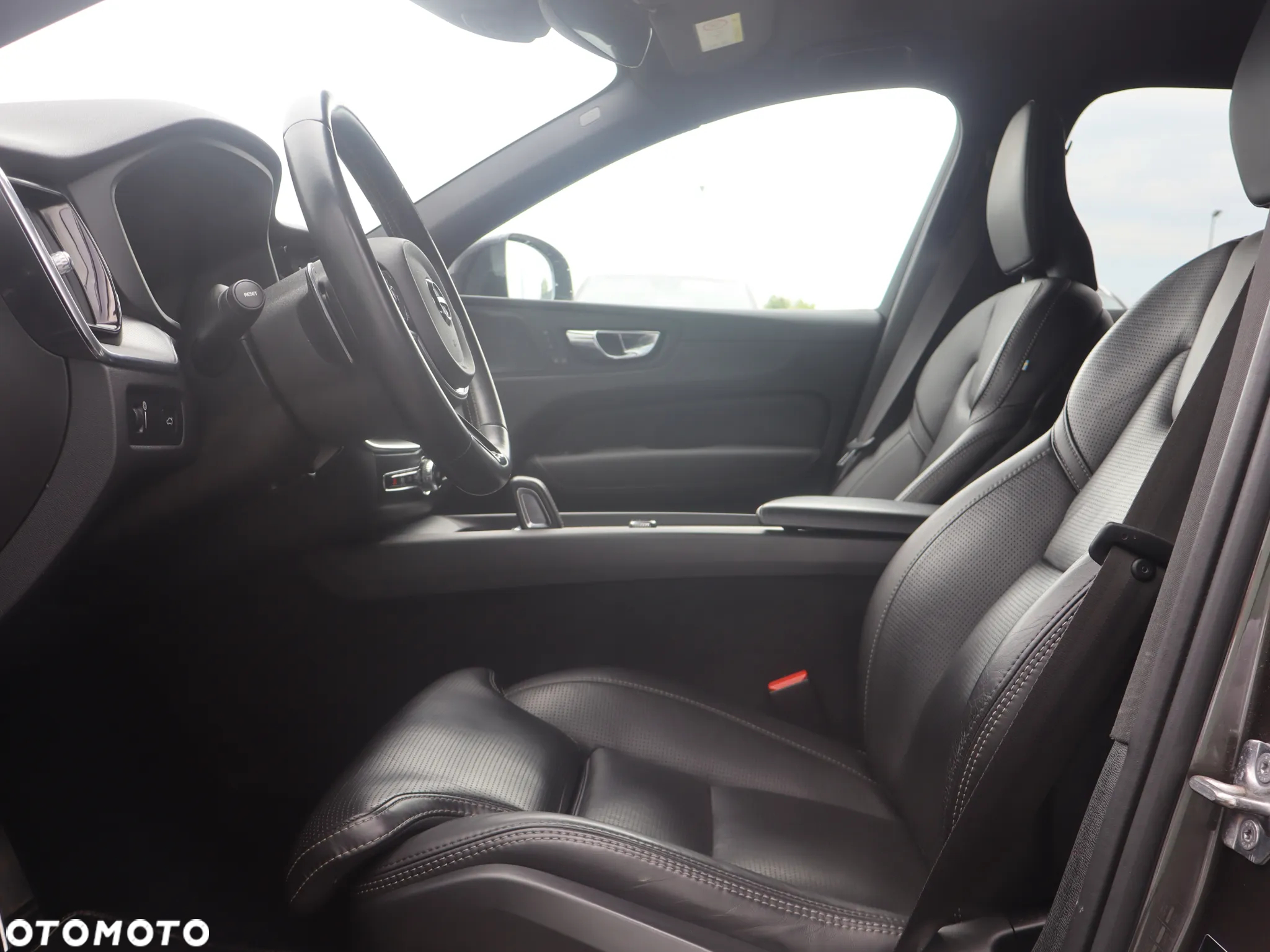 Volvo XC 60 B5 D AWD R-Design - 17