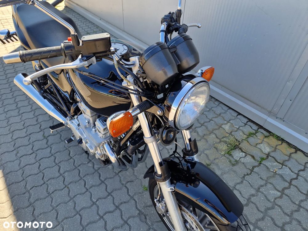 Honda CB - 11