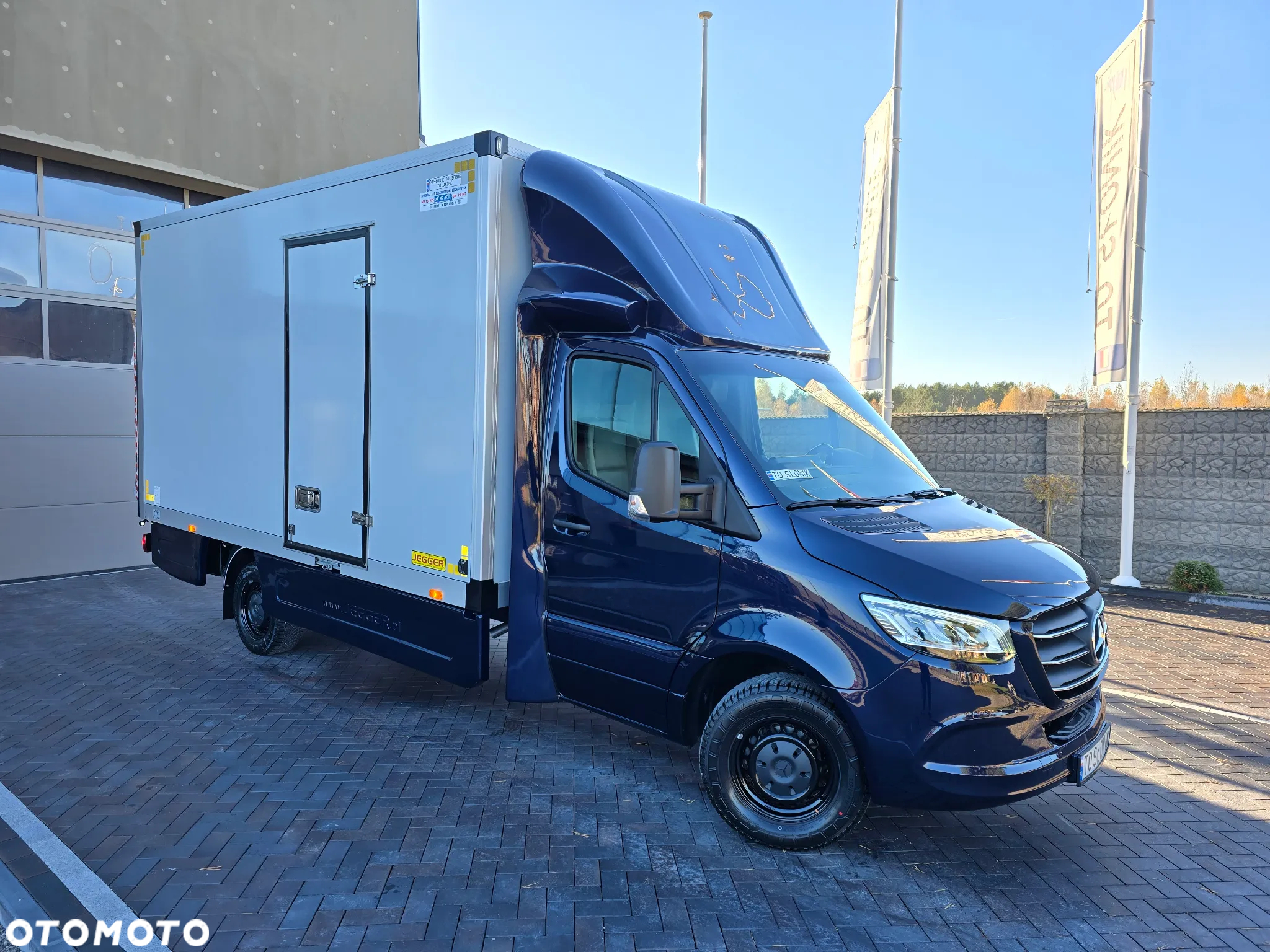 Mercedes-Benz SPRINTER 319 3.0 CDI KONTENER 4,28cmDługi 2,29cmSzero 2,24cmWysok + WINDA 750Kg 42Tyś km SERWIS DO OSTATNIEGO Km ASO MERCEDES-BENZ SALON PL STAN NOWY NOWY NOWY FABRYCZNA GWARANCJA - 5