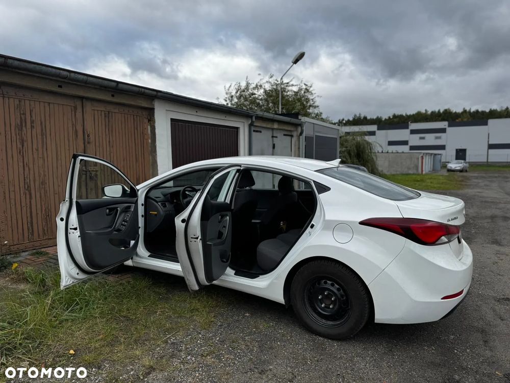 Hyundai Elantra - 5