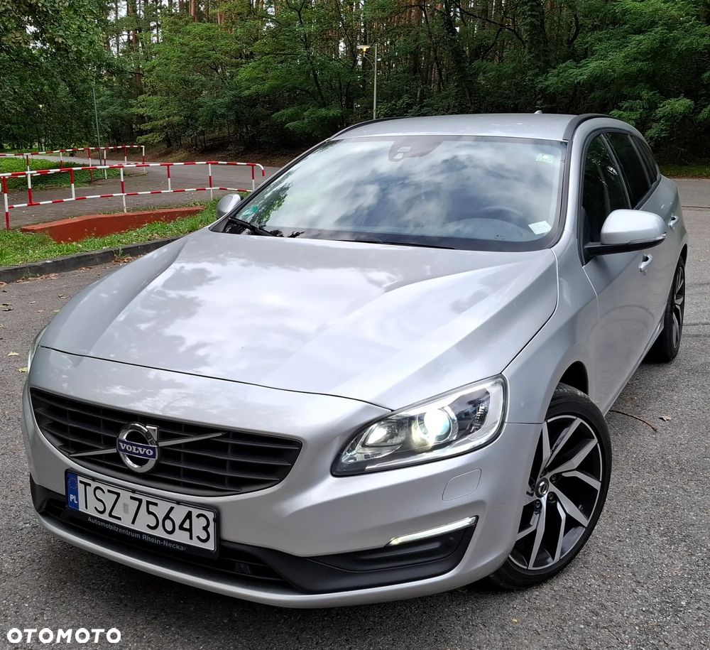 Volvo V60 D4 Momentum - 19