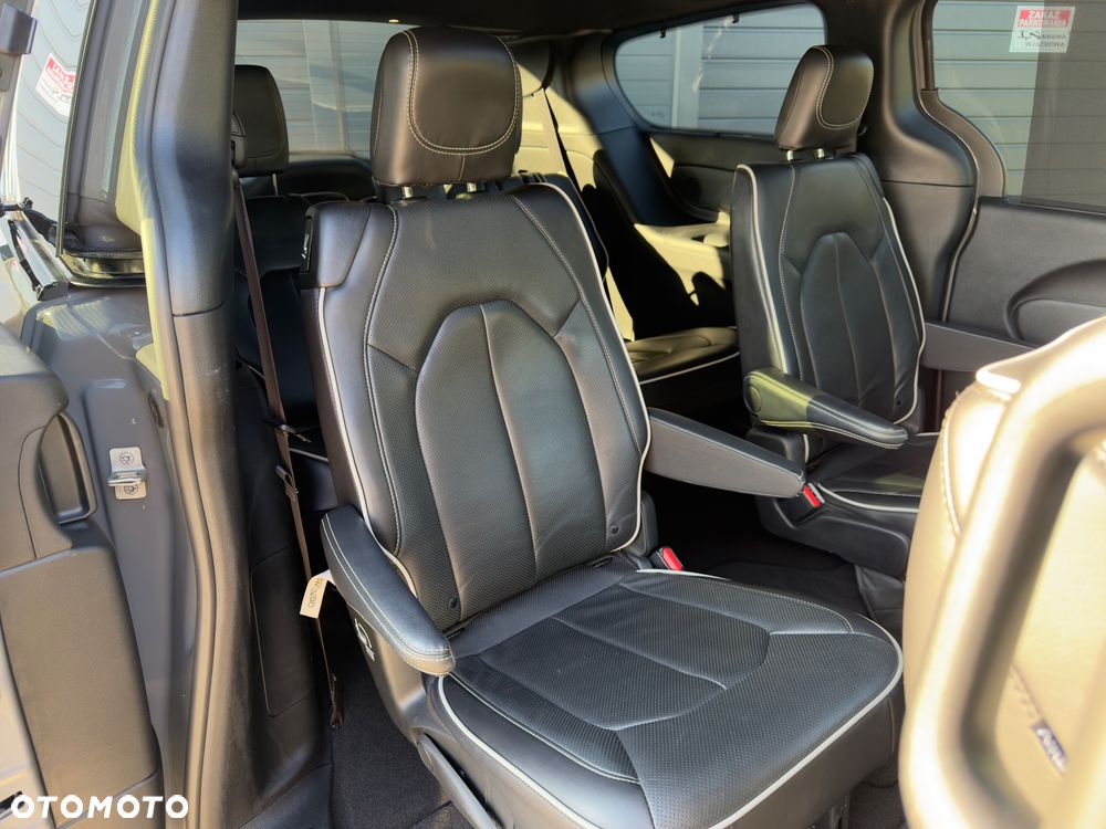 Chrysler Pacifica - 30