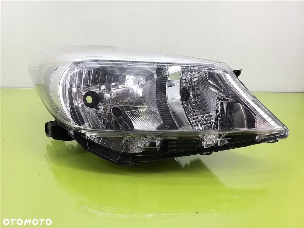 Reflektor lampa przód prawa Toyota Yaris II 11-14 R TYC 20-9271 - 1