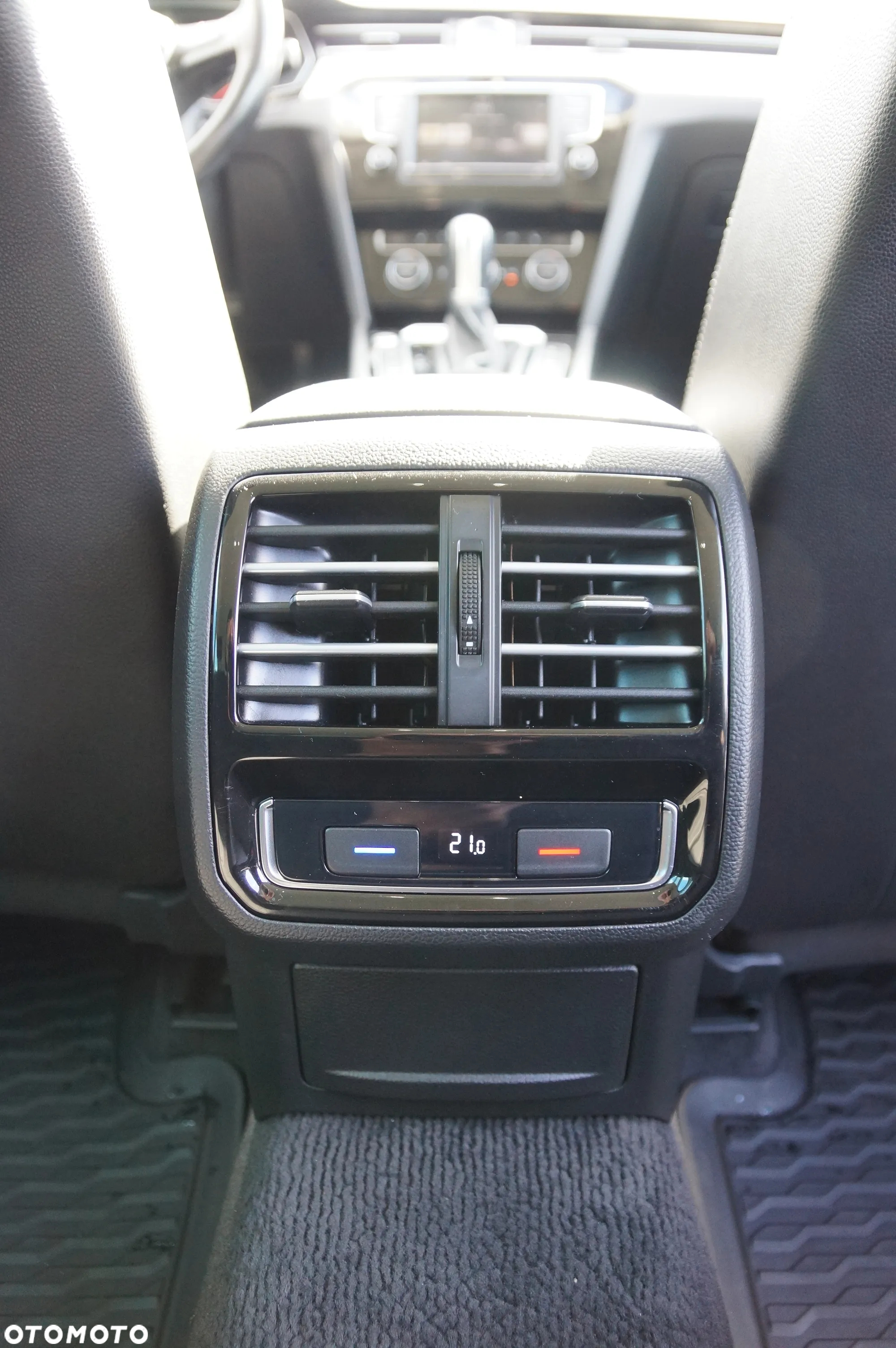Volkswagen Passat Variant 2.0 TDI SCR DSG 4Motion Alltrack - 29