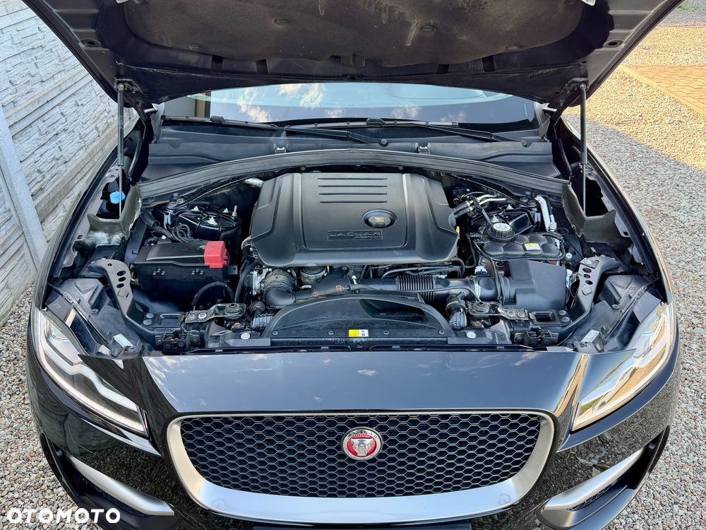 Jaguar F-Pace 25d AWD R-Sport - 40