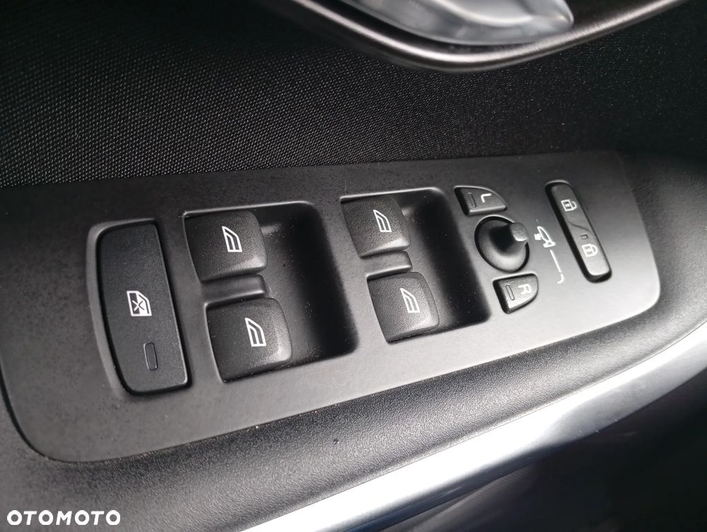 Volvo V40 D2 Kinetic - 33