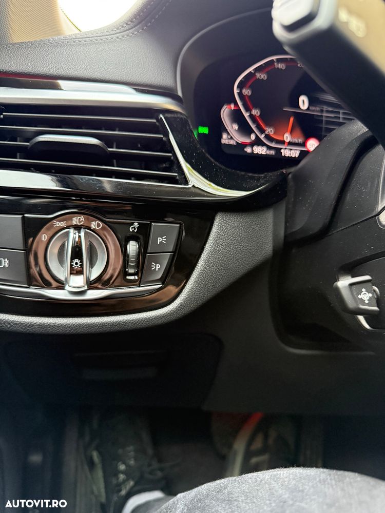 BMW Seria 5 520d Aut. Luxury Line - 24