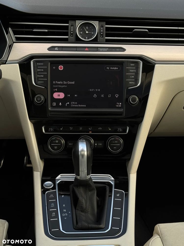 Volkswagen Passat - 22