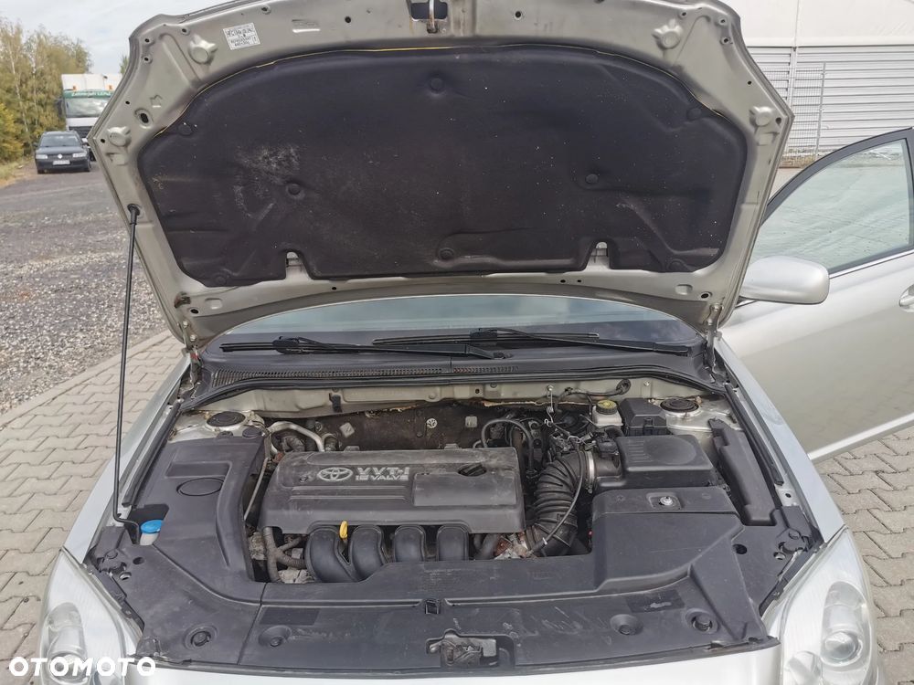 Toyota Avensis - 26