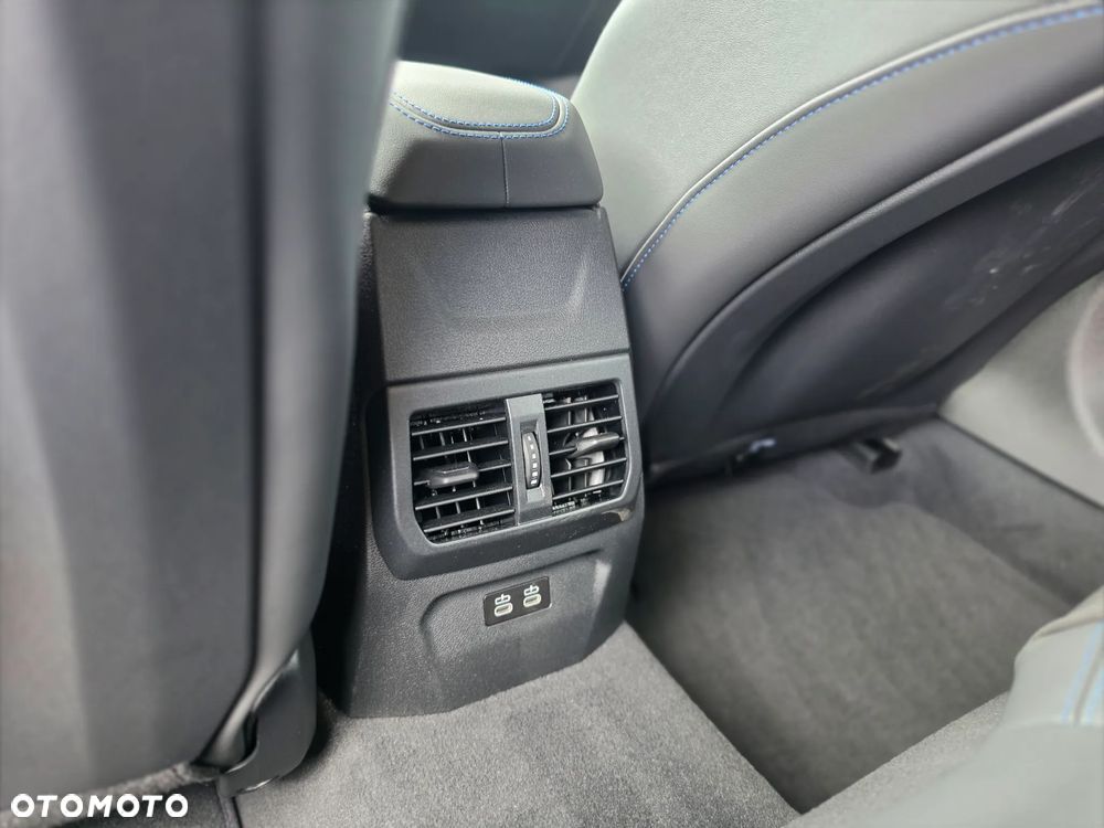 BMW Seria 1 120 mHEV - 31