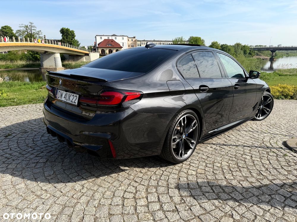 BMW Seria 5 M550i xDrive - 32