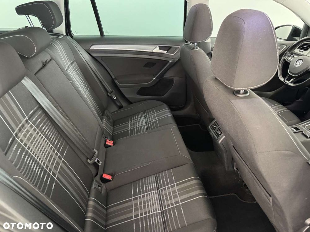 Volkswagen Golf - 25