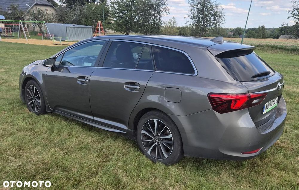 Toyota Avensis 2.0 D-4D Premium - 4