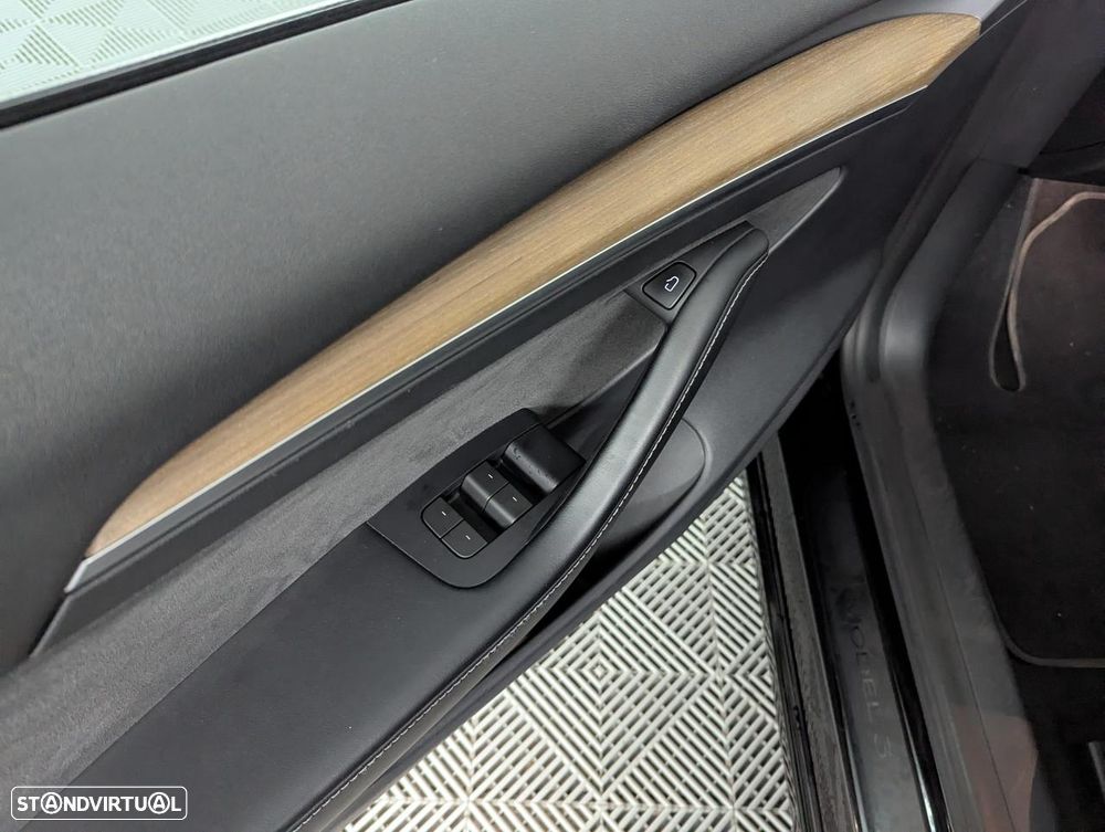 Tesla Model 3 Long Range Tração Traseira - 28