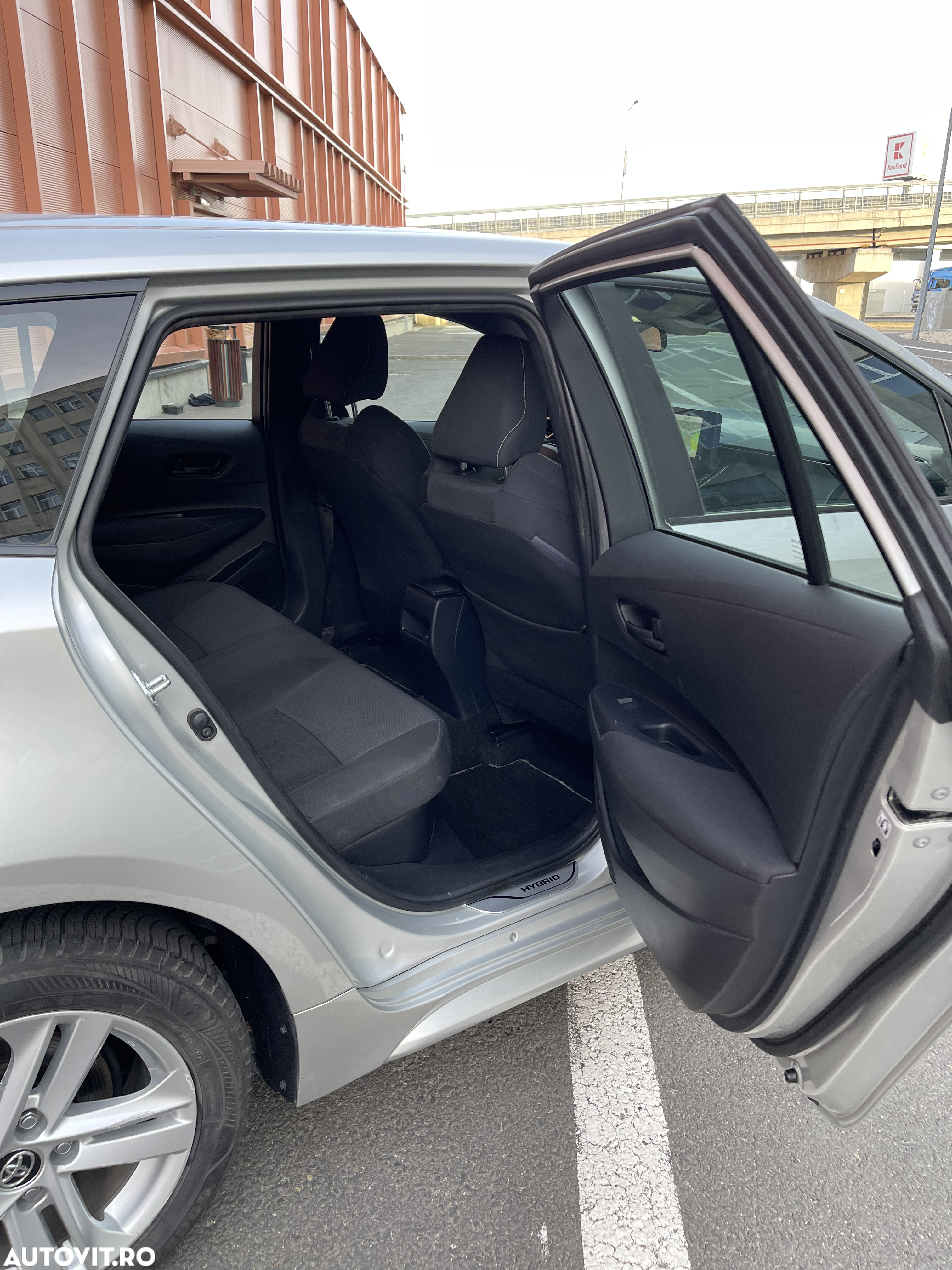 Toyota Corolla 1.8 HSD Business - 26