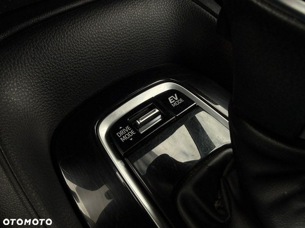 Toyota Corolla 1.8 Hybrid Comfort - 32