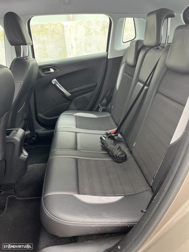 Peugeot 2008 1.2 PureTech Allure - 8
